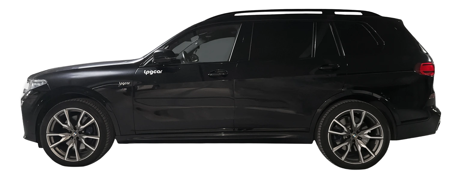 BMW X7 M50i